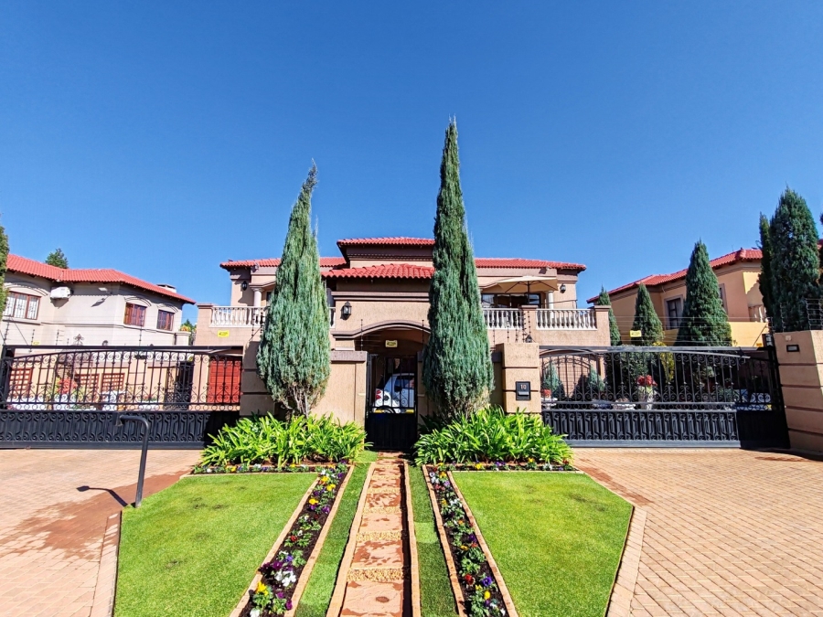 4 Bedroom Property for Sale in Van Der Hoff Park North West